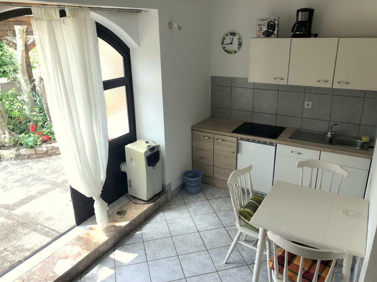 Guesthouse Vila Ruzmarin Ždrelac エクステリア 写真