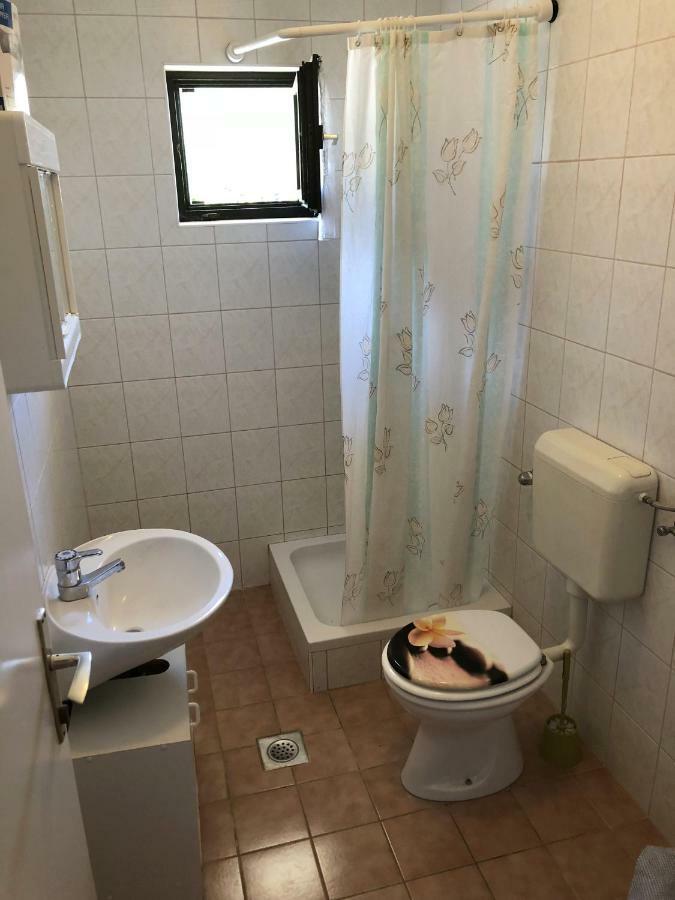 Guesthouse Vila Ruzmarin Ždrelac エクステリア 写真