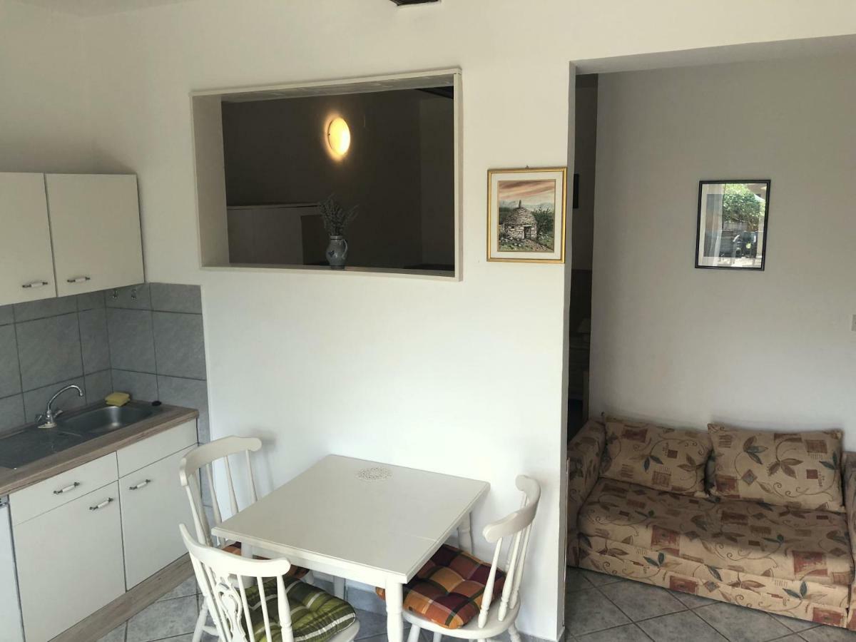 Guesthouse Vila Ruzmarin Ždrelac エクステリア 写真